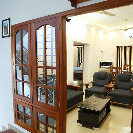 Down Town Holidays Thiruvananthapuram Dış mekan fotoğraf